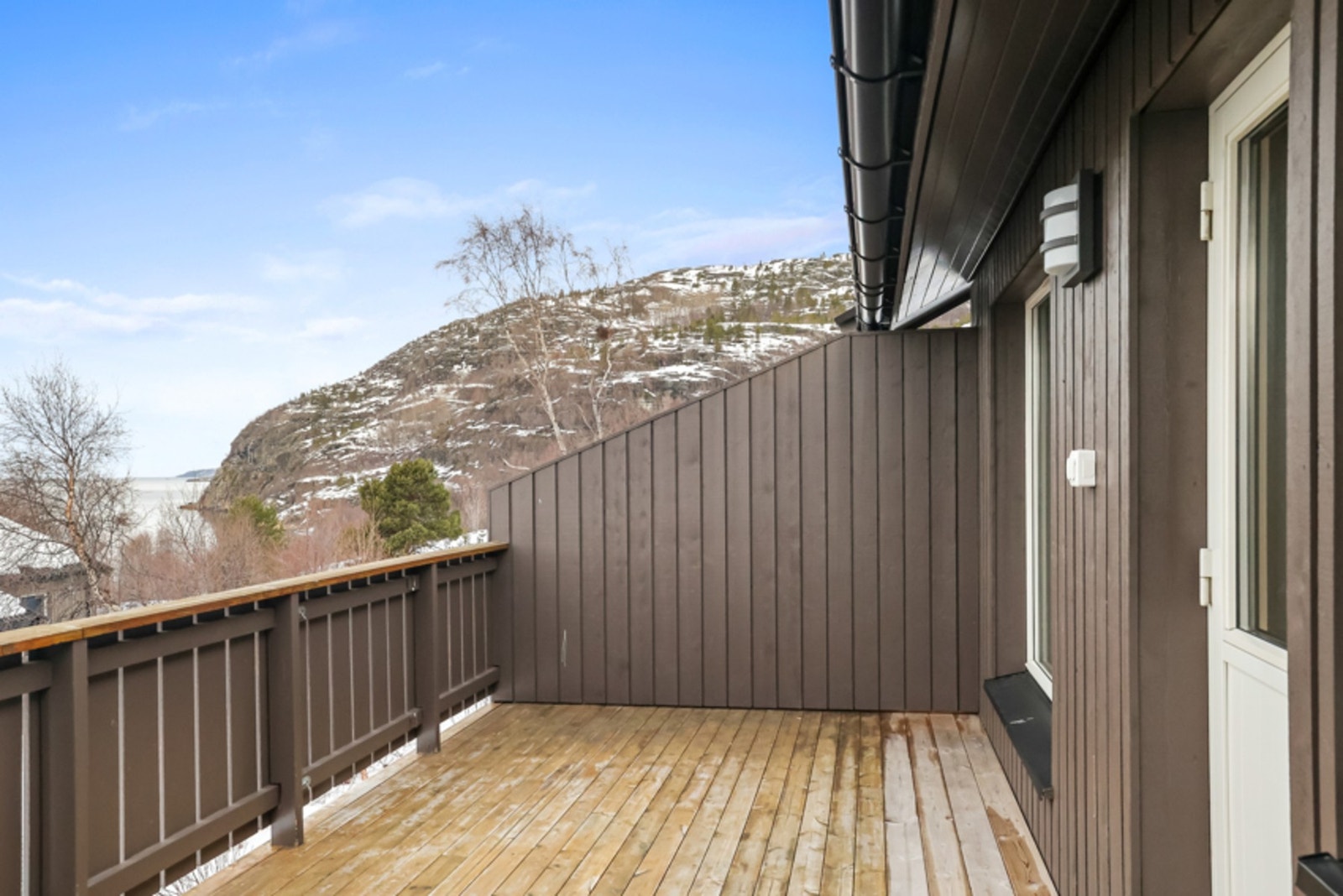 Her er det plass til utemøbler og grill Galleribilde