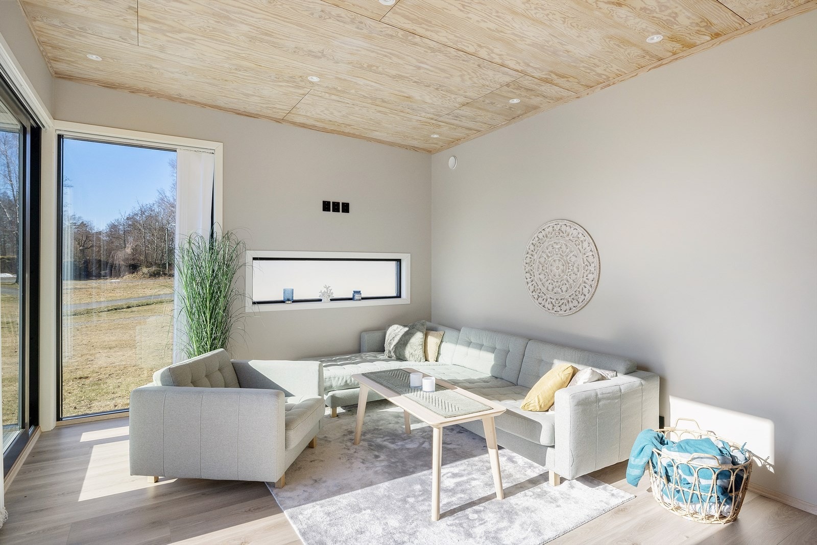 Hyggelig sofakrok med fin utsikt Galleribilde