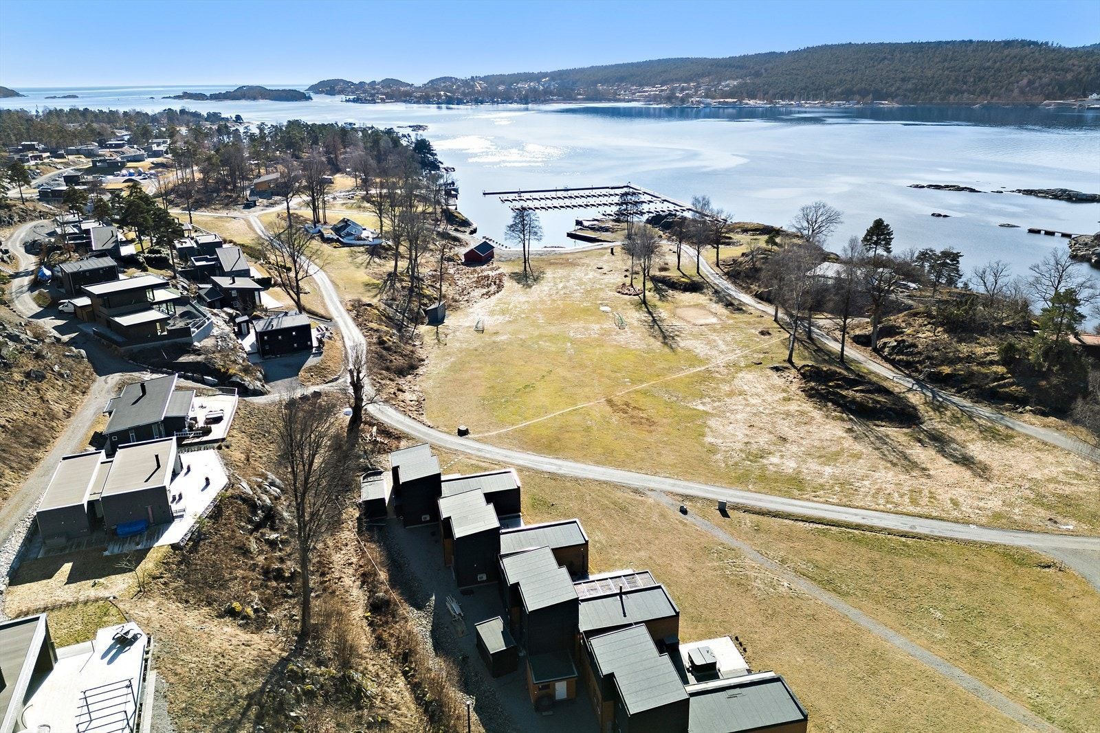 Flott, nyere fritidsbolig med gode sol- og utsiktsforhold Galleribilde