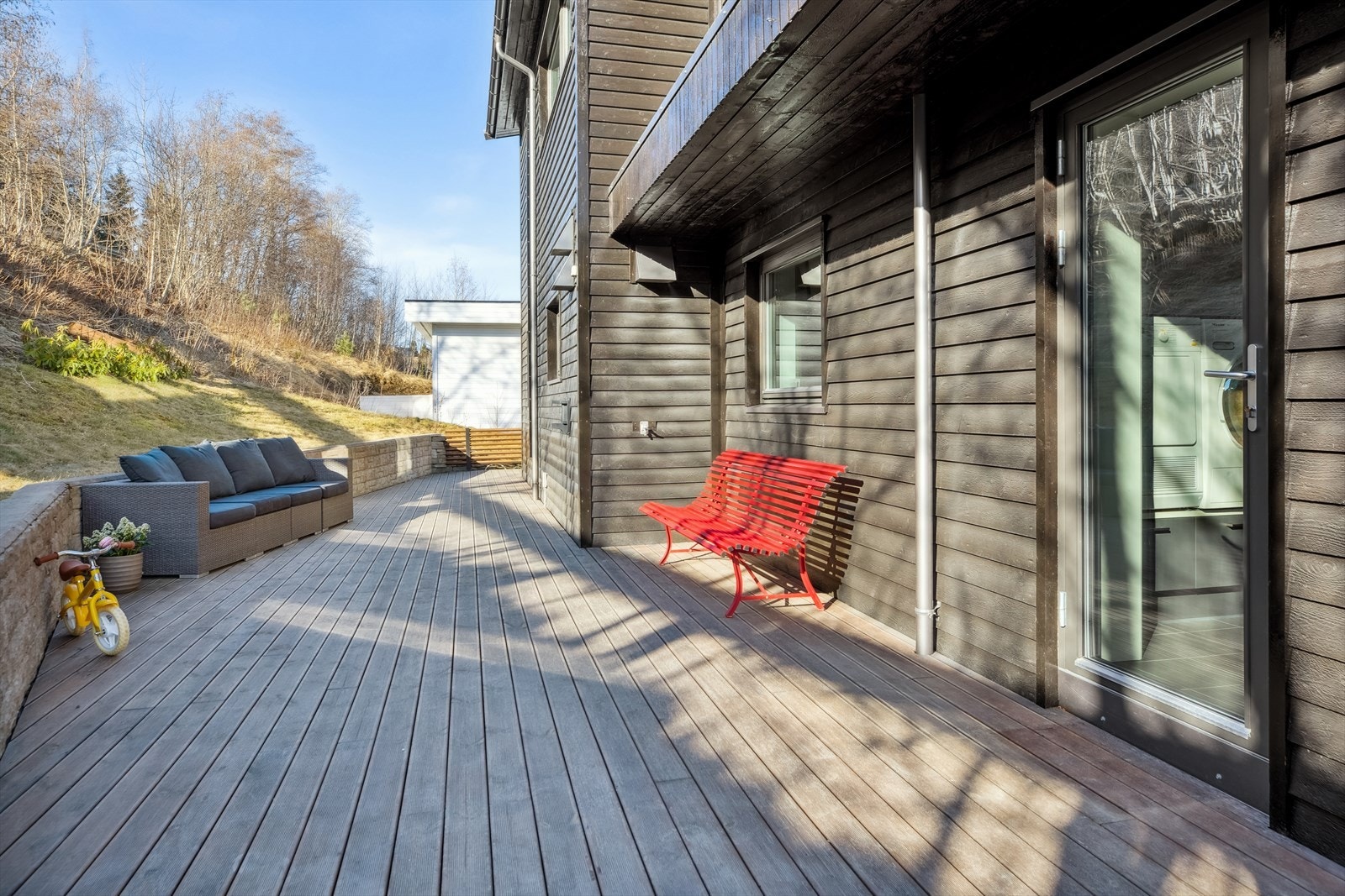 Den sydvestvendte terrassen var ny i 2021. Galleribilde