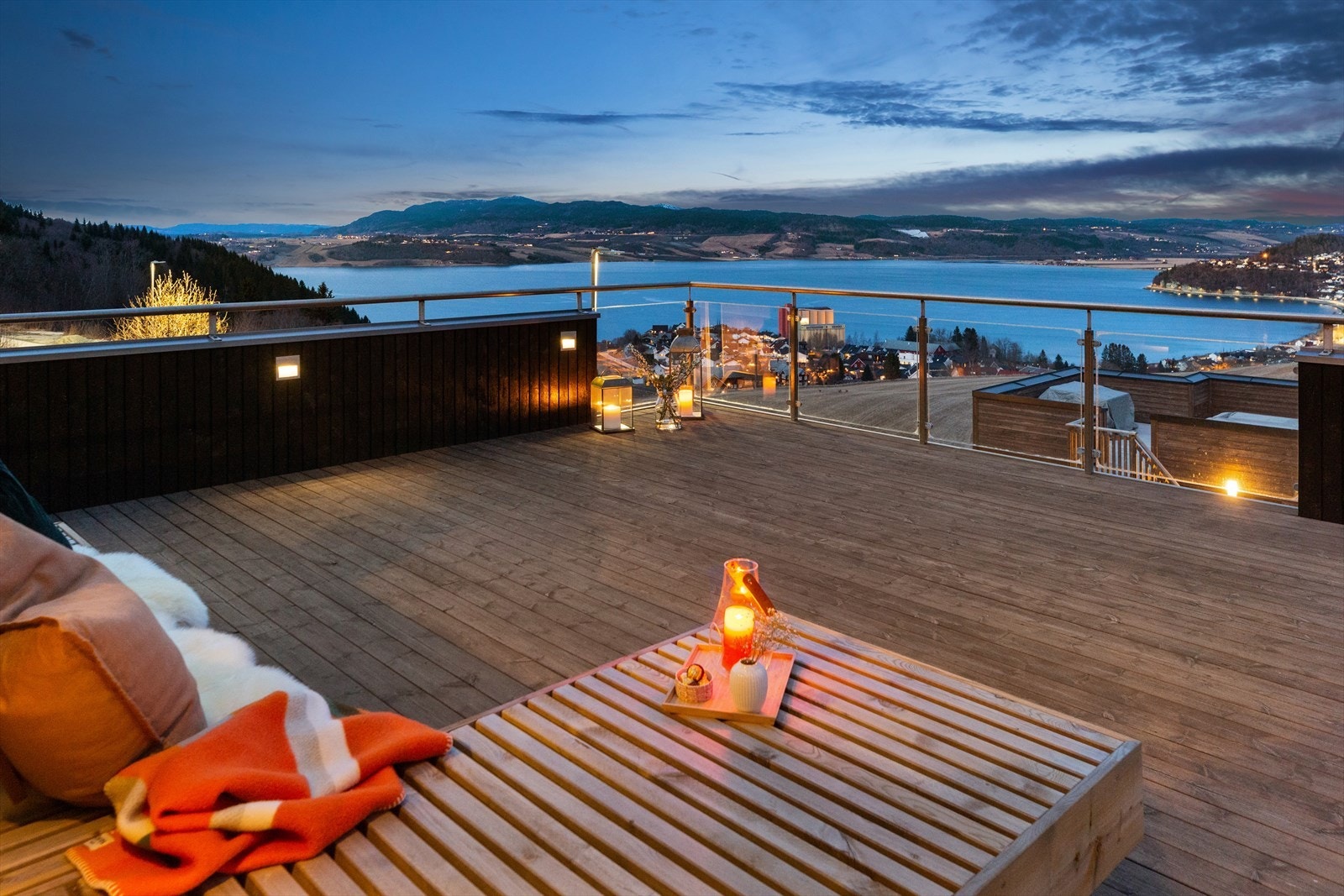 Ved stuen i 2. etasje er det en nordøstvendt terrasse på ca. 39 kvm. Galleribilde