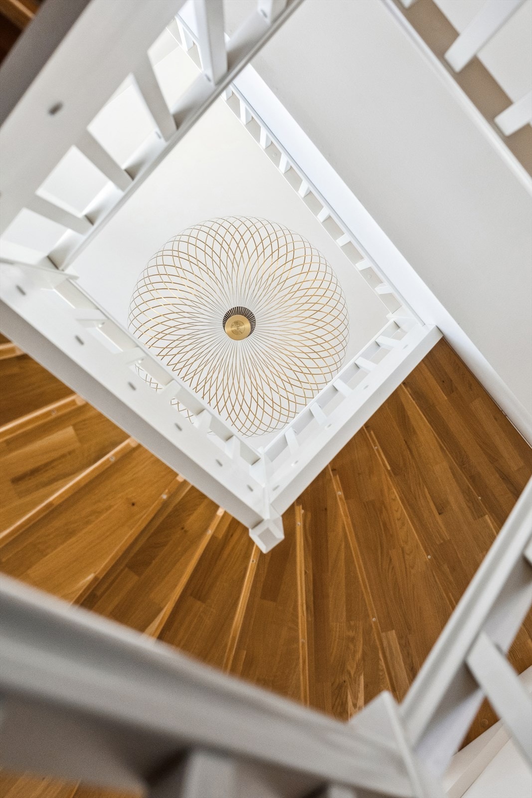 Detalj - taklampen i trappeoppgangen. Galleribilde