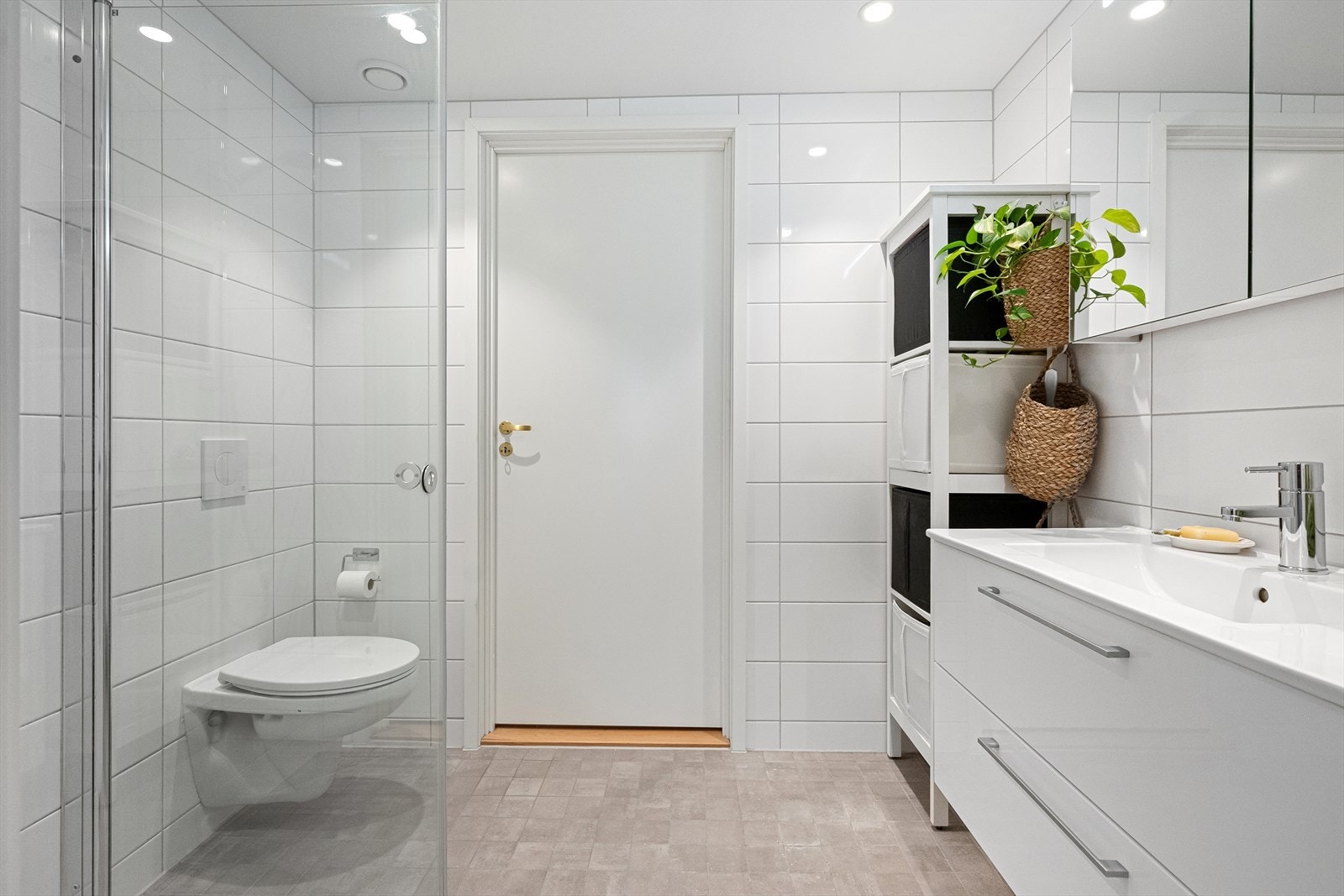 Lekkert og tidløst baderom Galleribilde