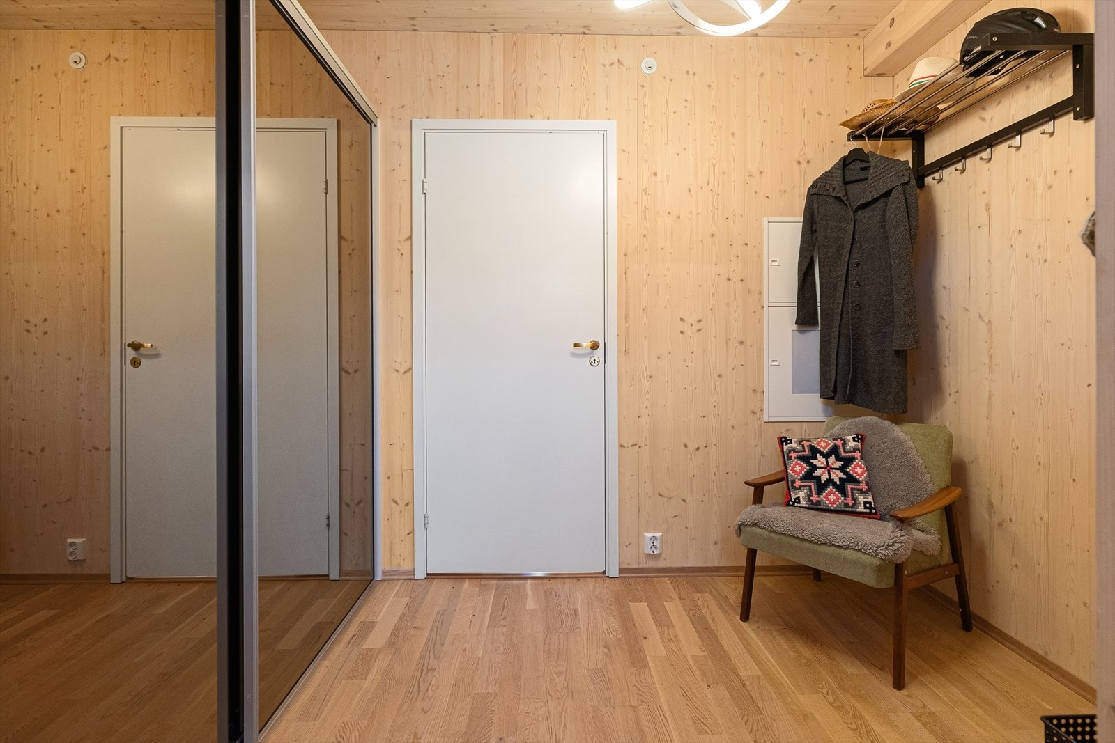 Entré/gang med skyvedørsgarderobe Galleribilde