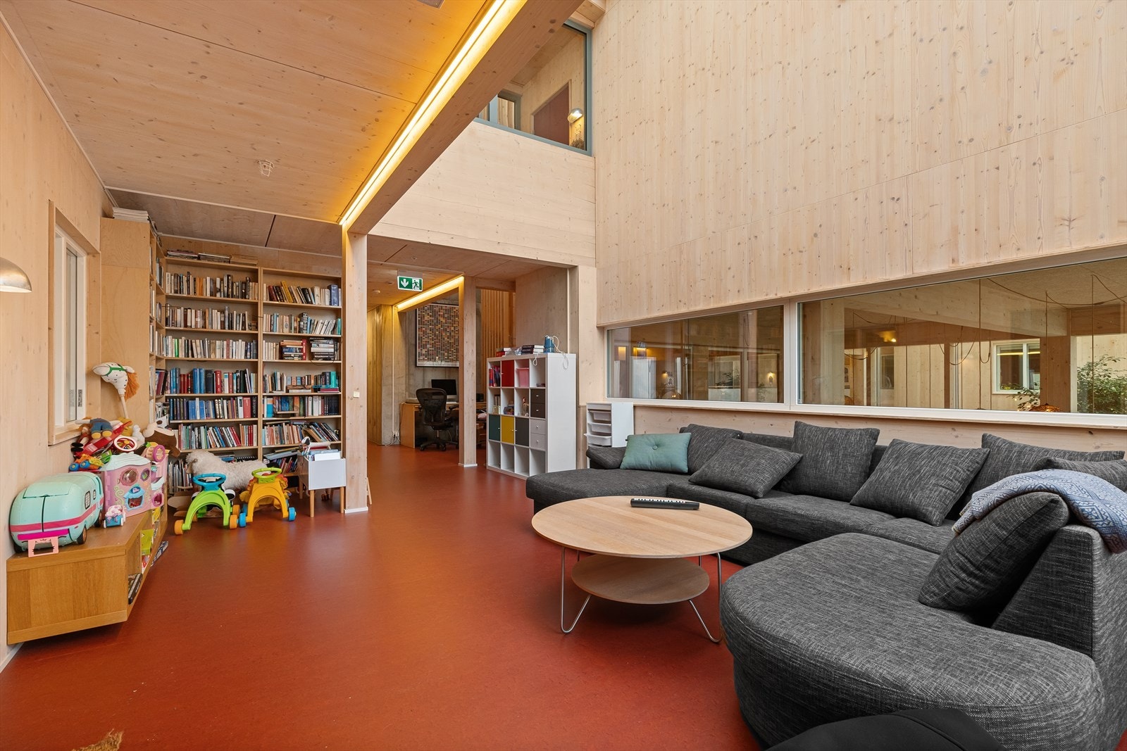 Felles lekerom, syrom, bibliotek m.m. Galleribilde