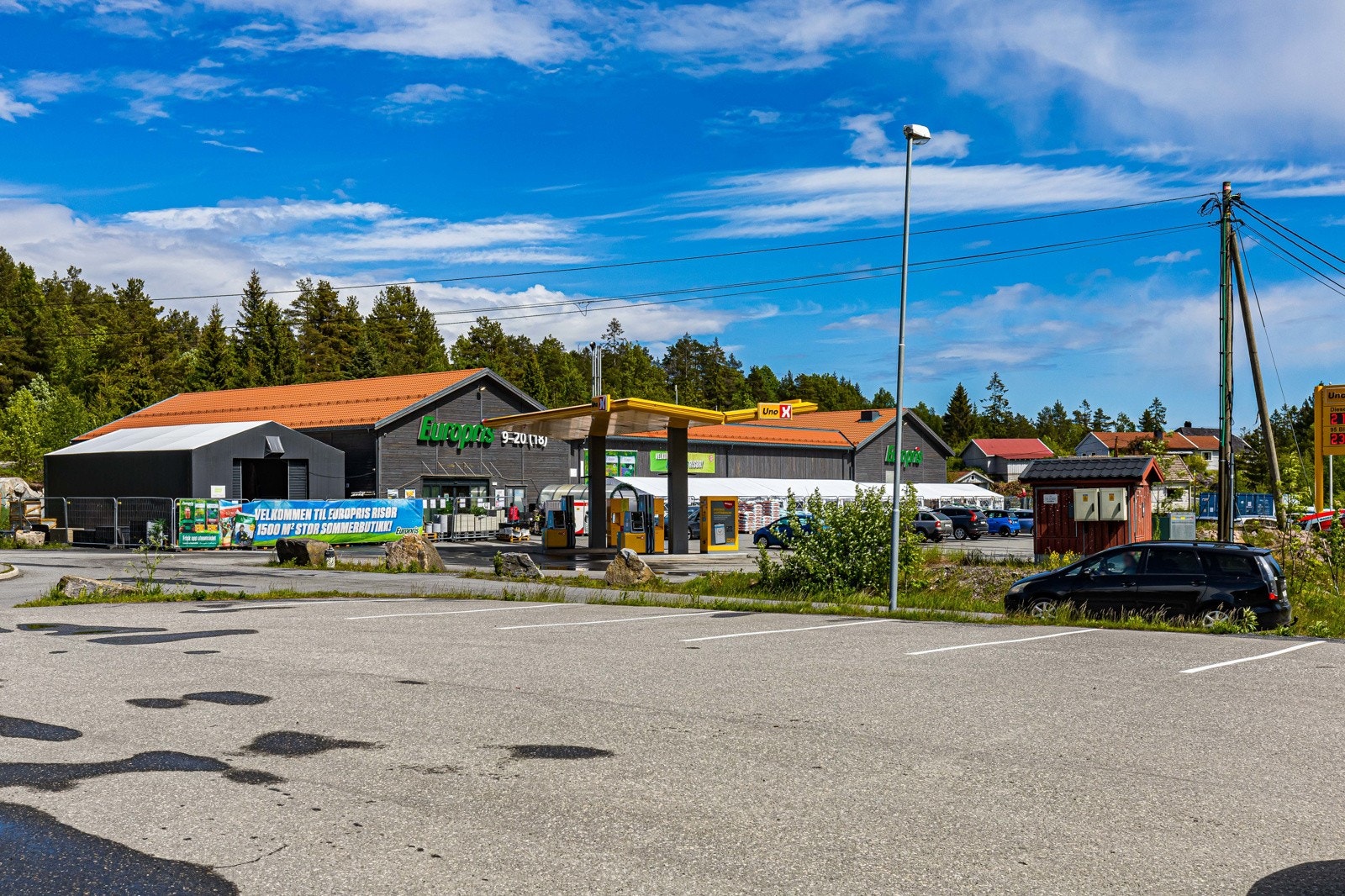 Med kun 5 minutters gange finner man Rema 100 og Europris. Galleribilde