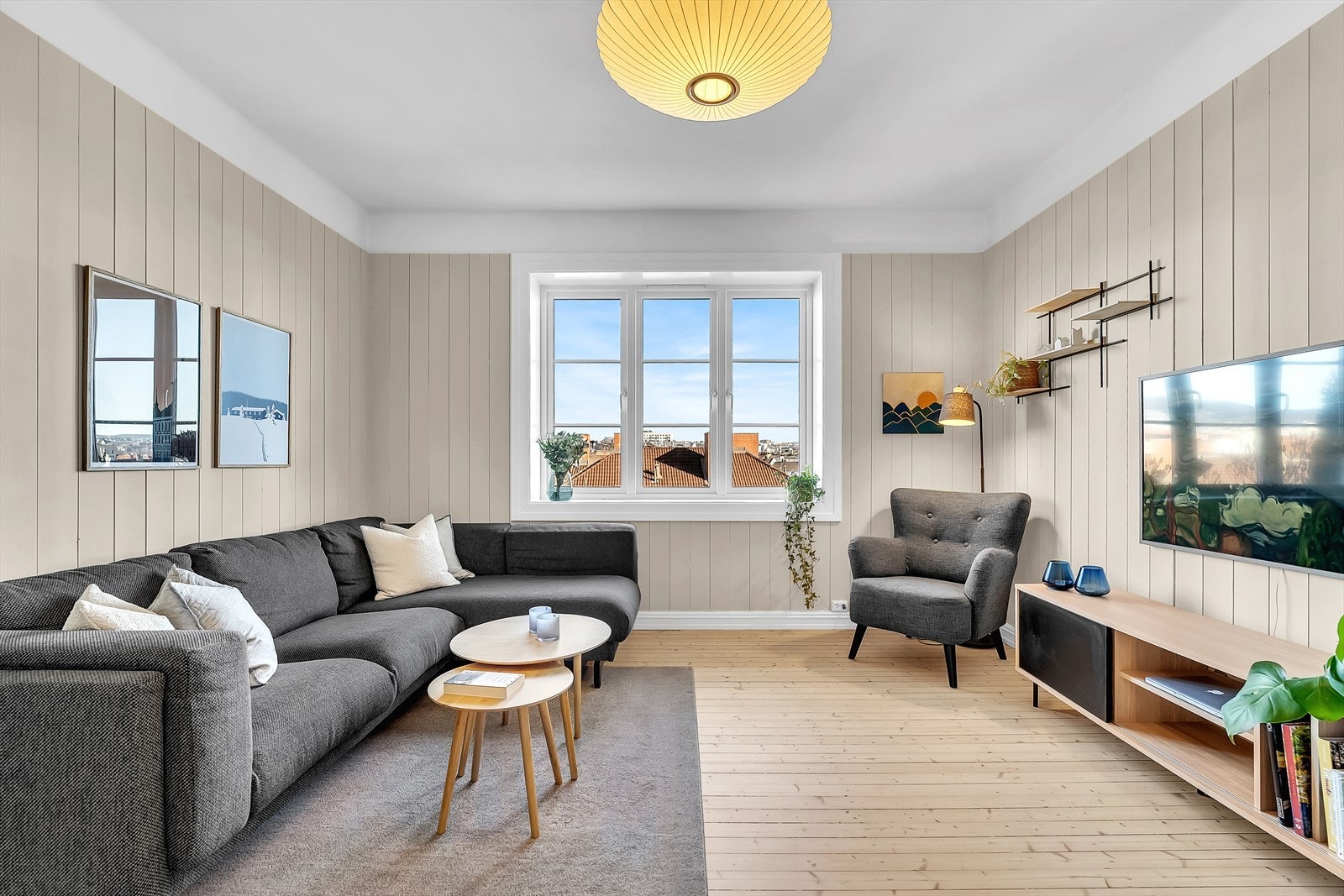 En sjarmerende 2-roms med originalt tregulv, peis, fantastisk beliggenhet og nydelig utsikt. Galleribilde