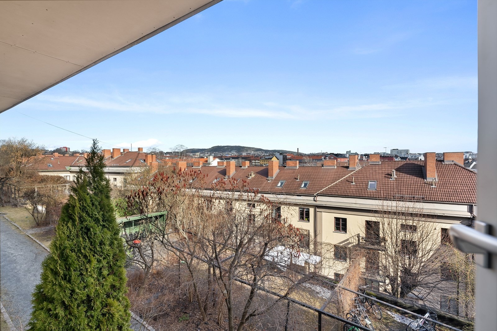 Nydelig utsikt mot Grefsenkollen, Ekebergskrenten , Østmarka og Grünerløkka Galleribilde