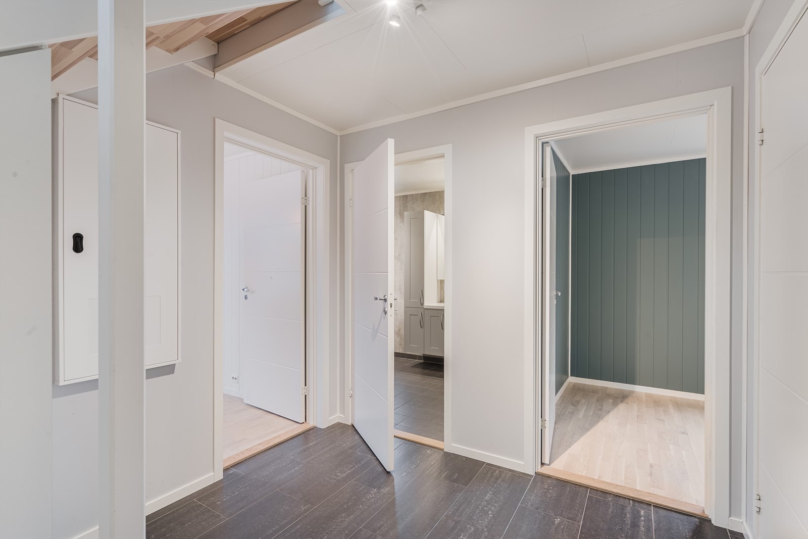 Varme i gulv i gangen og på badet. Galleribilde