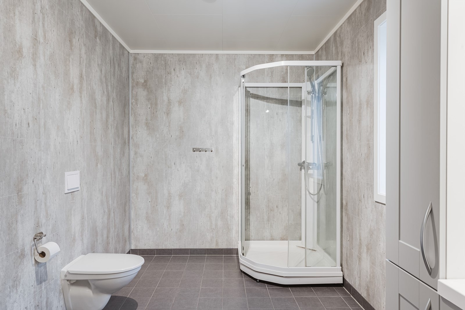 Våtromsplater på vegg. Galleribilde