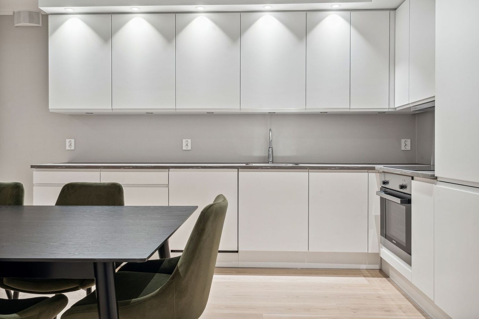 God lagringsplass i skuffer og skap. Hvitevarer fra Siemens. Galleribilde