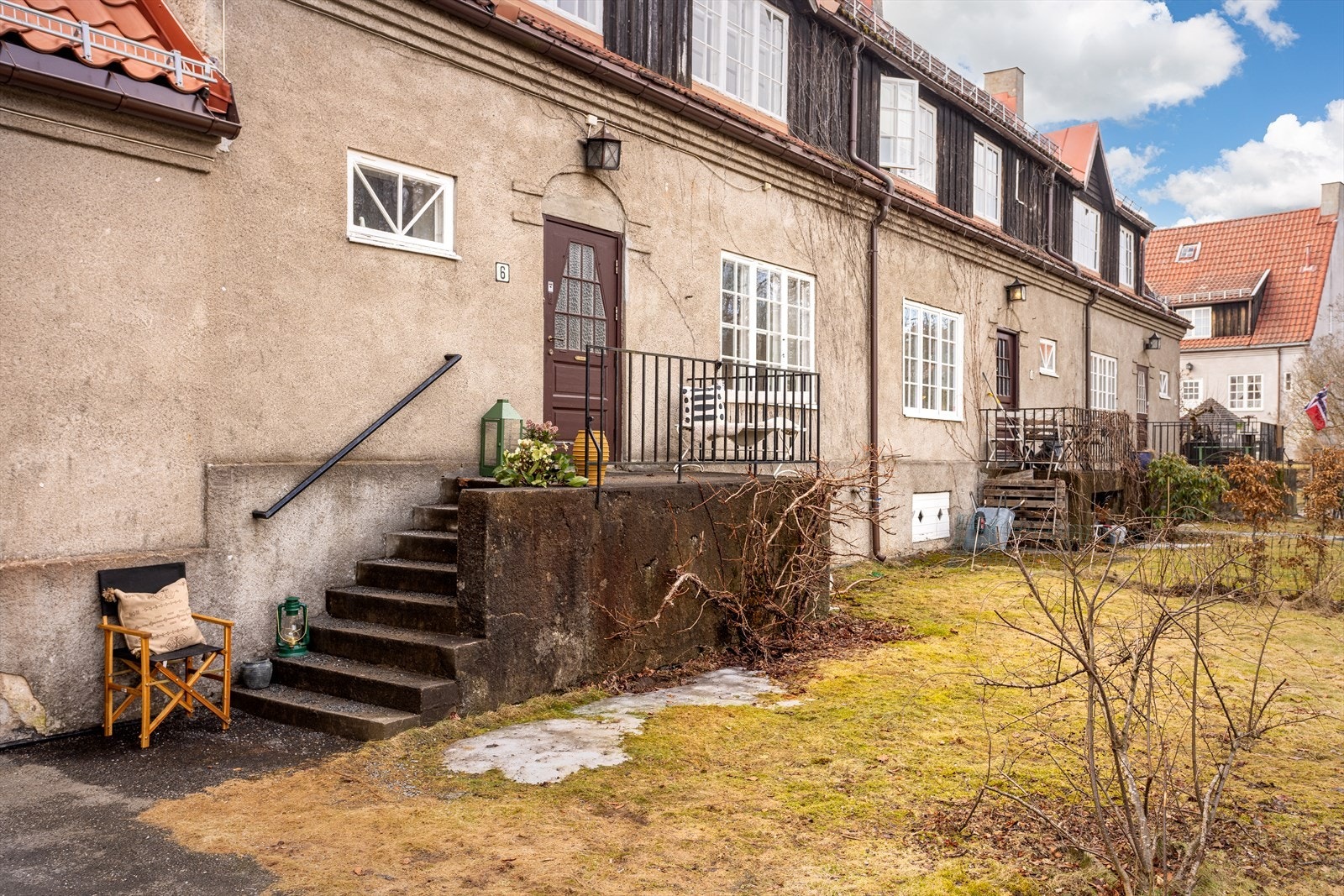 Boligen har eget inngangsparti. Velkommen inn! Galleribilde