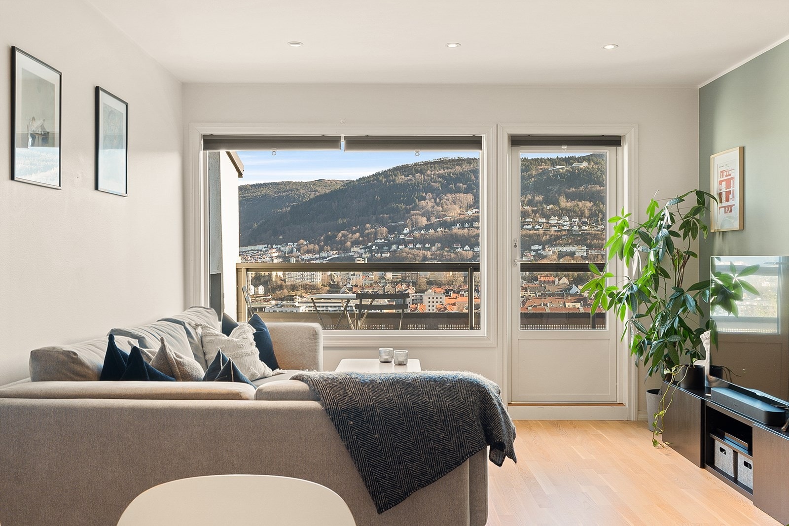 Her får man den nydelige utsikten inn i stuen! Galleribilde
