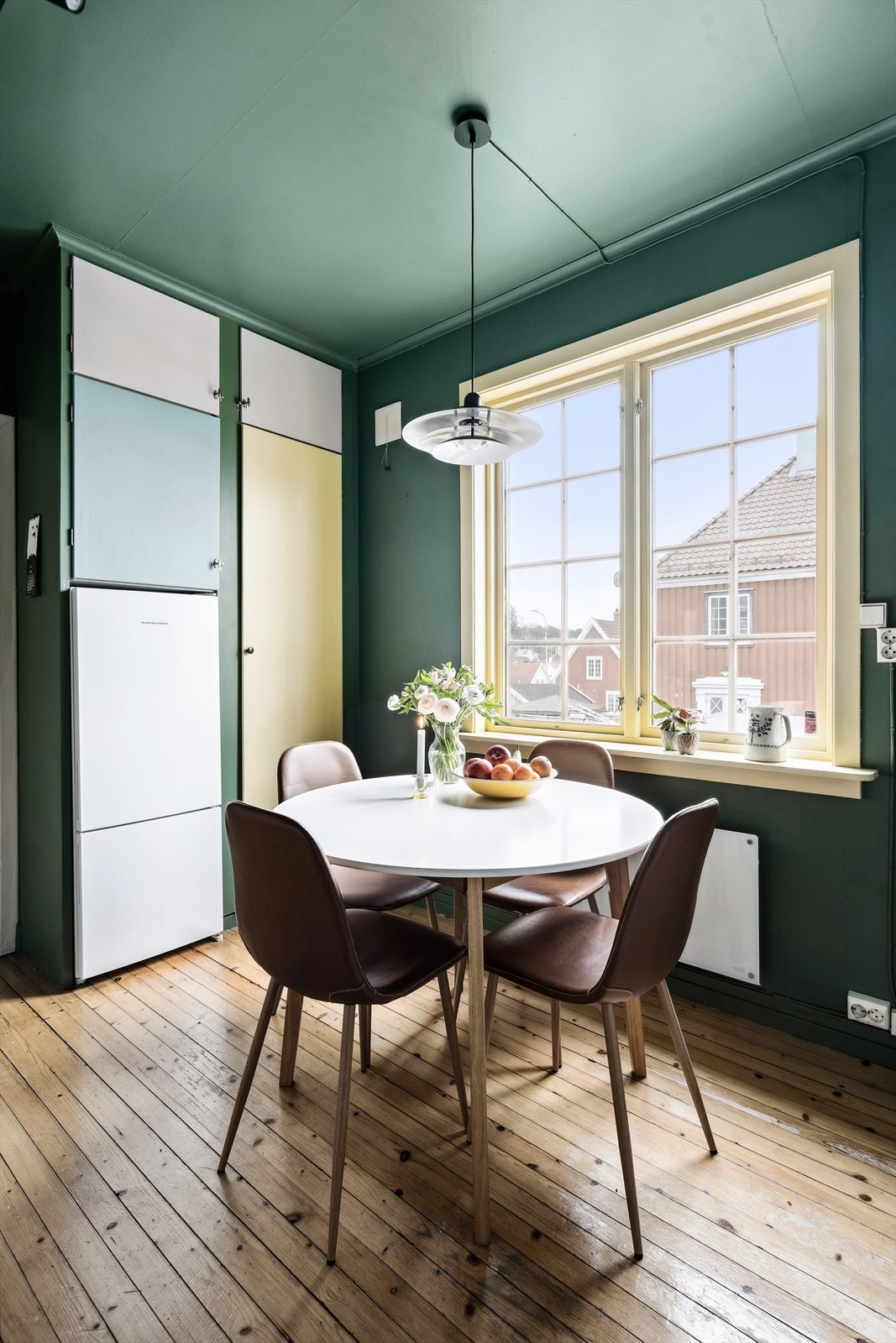 Her er det god plass til en hyggelig frokostgruppe. Galleribilde