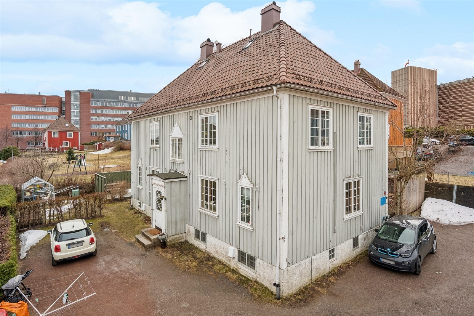 Her bor du i et område preget av sjarmerende trehusbebyggelse og ærverdige bygårder Galleribilde