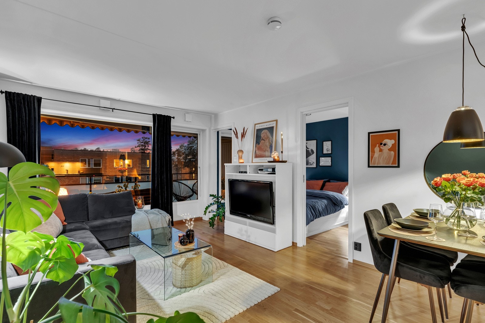 Margarethas vei 2 er en fin 2-roms beliggende høyt i femte etasje med utsikt, fint lysinnslipp og sol hele dagen Galleribilde