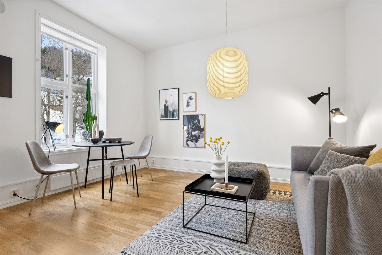 Stue med 2,85 meters takhøyde! Galleribilde