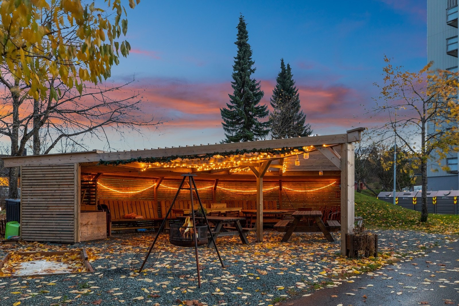 Trivelig paviljong som disponeres av borettslaget og har brukes av beboerne. Galleribilde