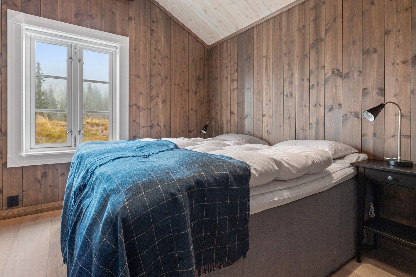 Et av soverommene i hovedhytten. Galleribilde