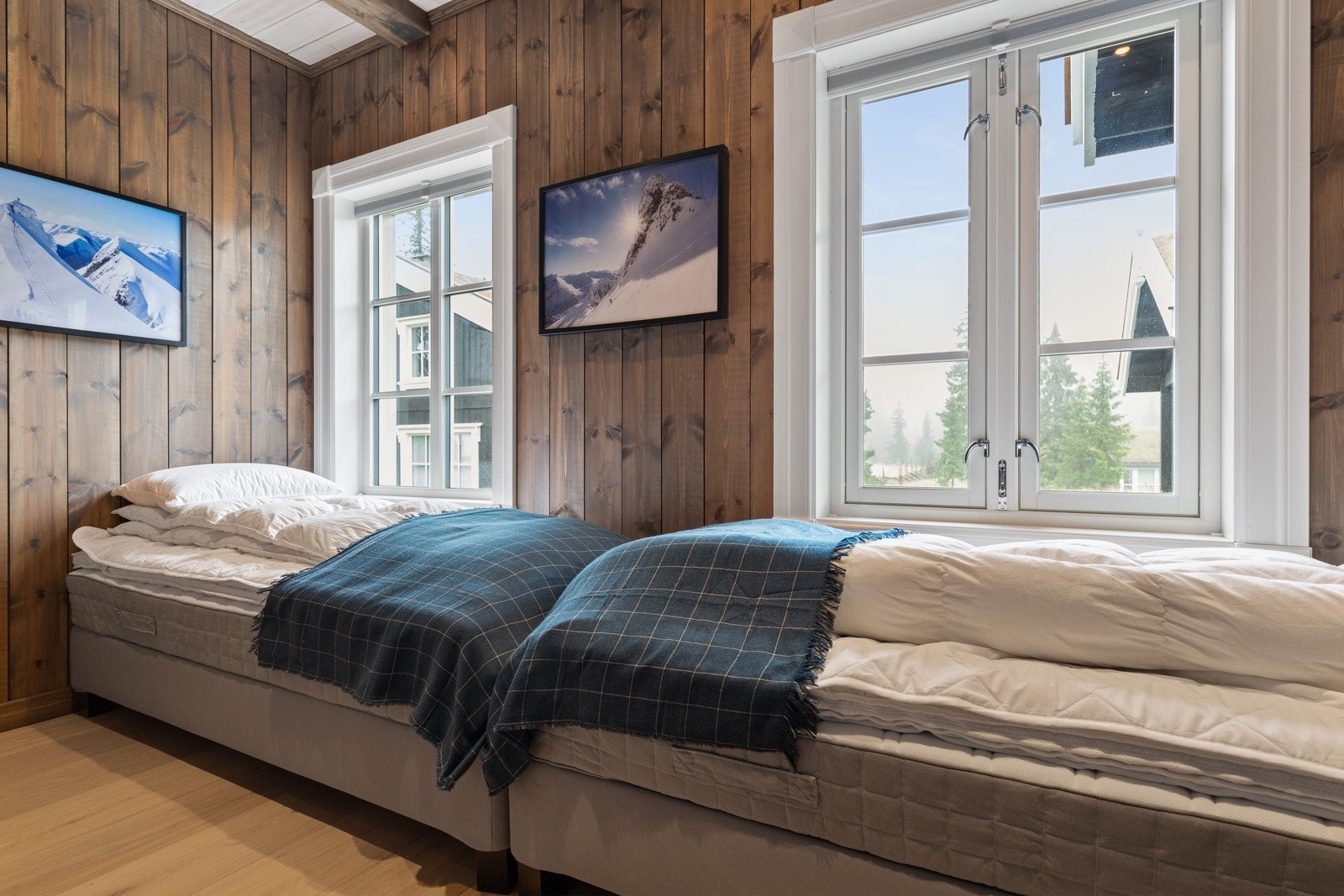 Soverom med to enkeltsenger i hovedhytten. Galleribilde