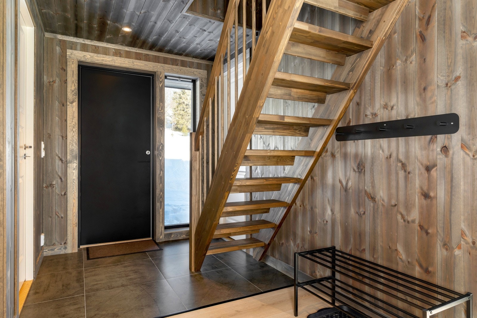 Bildene innevendig er av Syningen Hyttefelt 2. Galleribilde