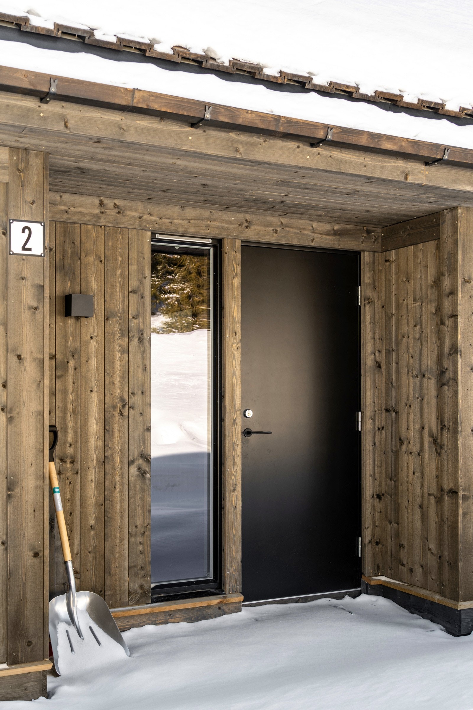 Det første som møter deg i hytta er et hyggelig overbygget inngangsparti. Galleribilde