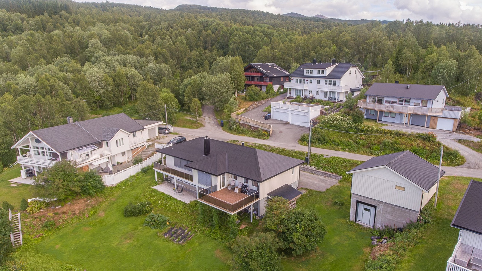 Oppgradert bolig med mulighet for utleie i veletablert og attraktivt boligområde. Galleribilde