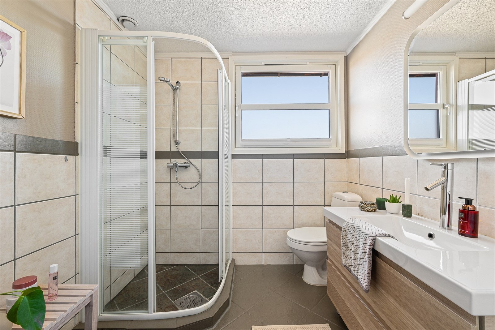 Fliselagt bad med varmekabler Galleribilde