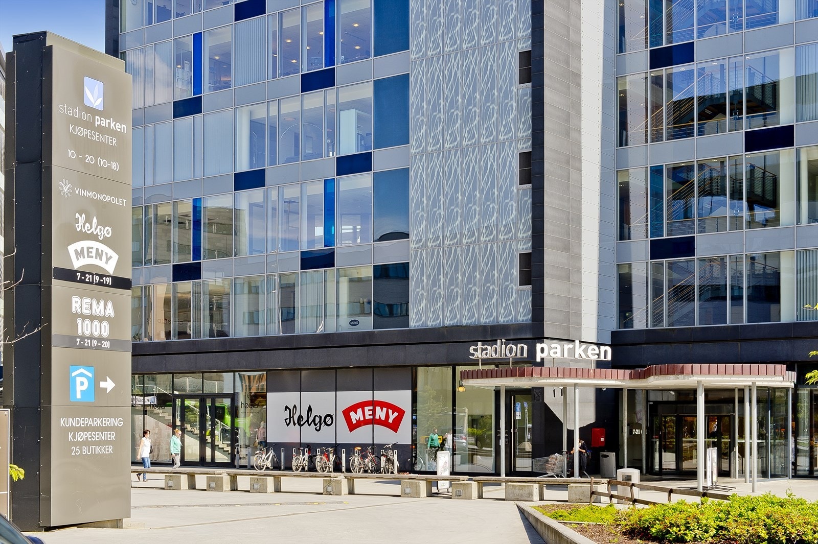 I Hinna Park er det rikelige av servicetilbud som butikker, spiseplasser, treningssentre, legesentre mv Galleribilde