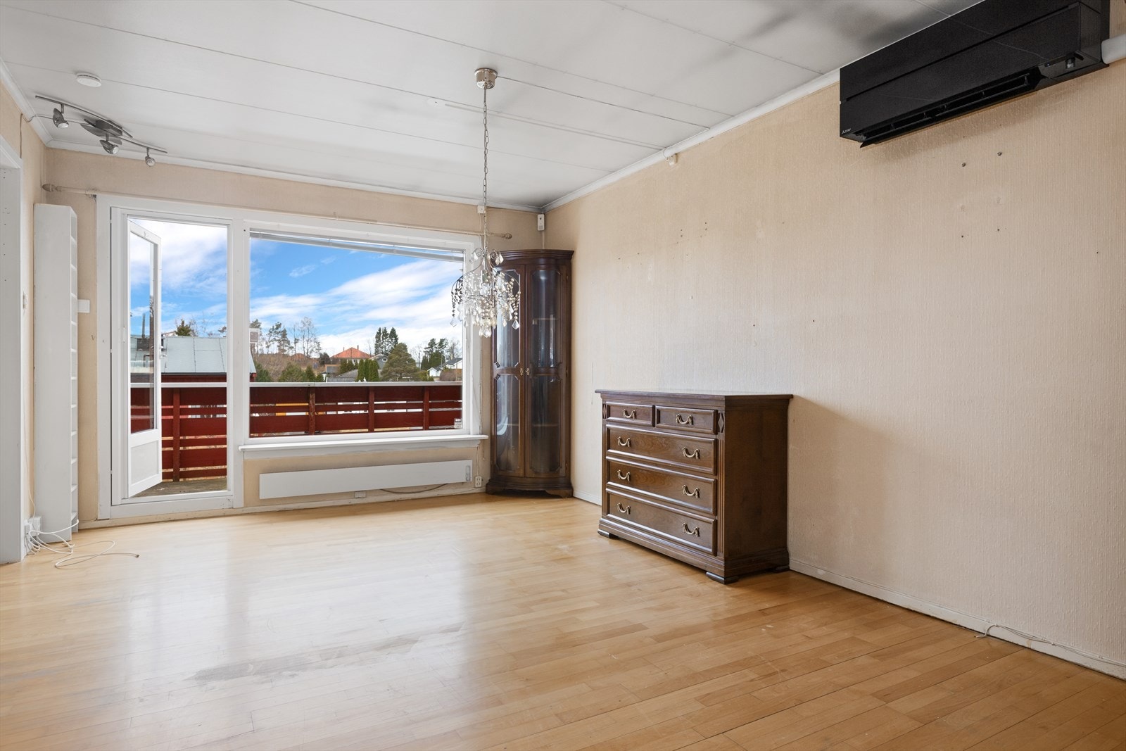 Fra stuen er det utgang til veranda med gode solforhold. Galleribilde