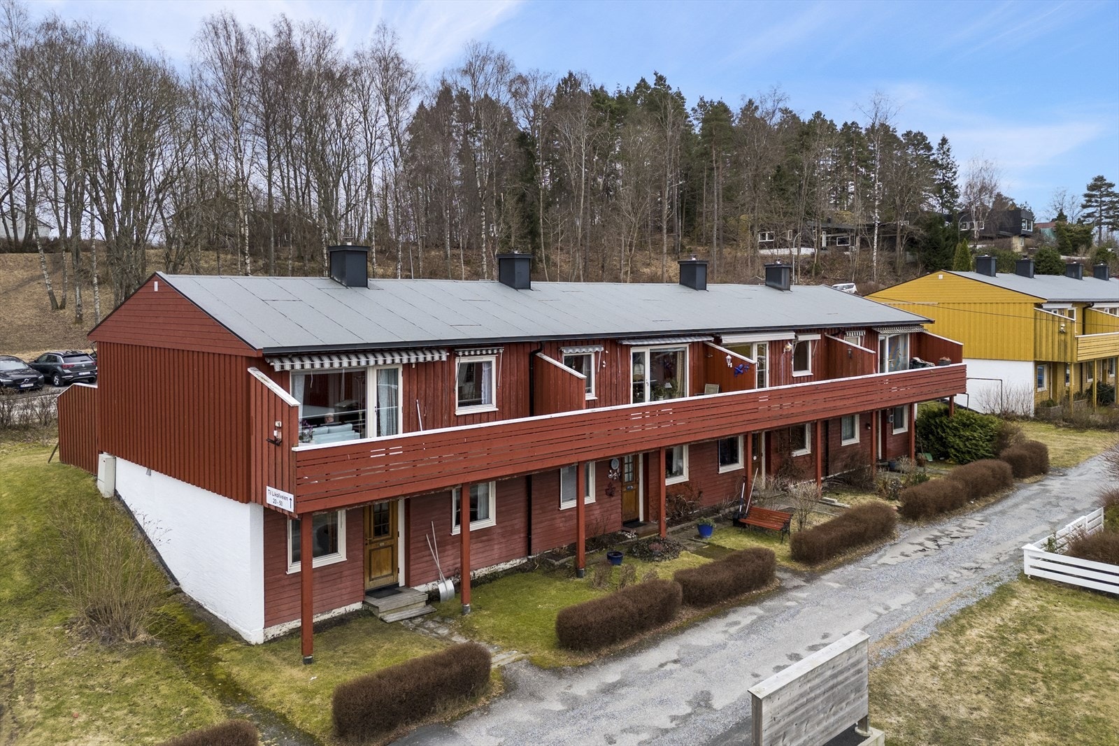 Borettslaget er beliggende i veletablert boligområde på Låby ca. 2 km fra Halden sentrum med gangavstand den til alle byens fasiliteter. Galleribilde