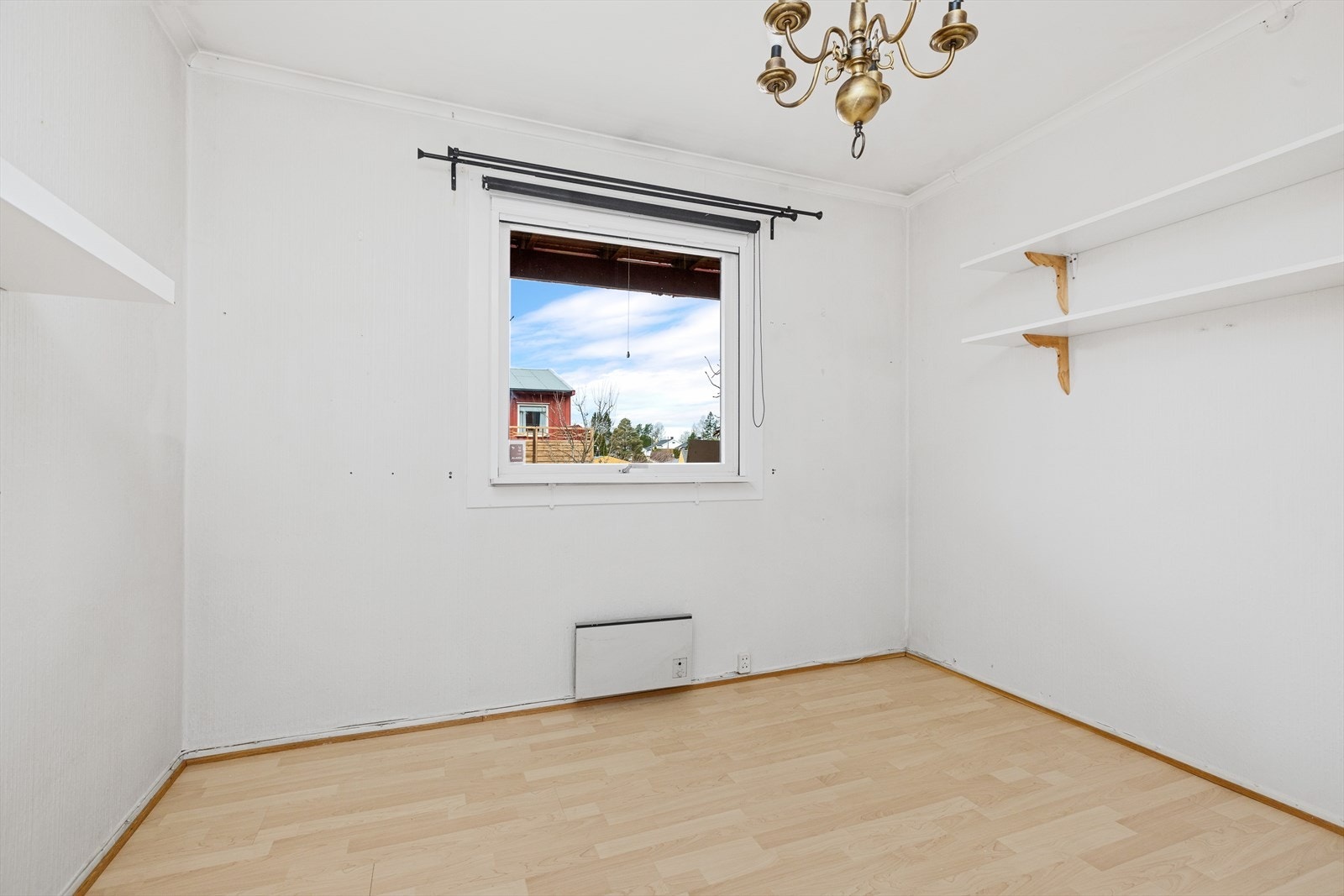 Boligen har 2 soverom, hvorav begge er beliggende i 1. etasje. Flere av disse rekkehusboligene har etablert ett tredje soverom i 2. etasje (del av stue). Galleribilde