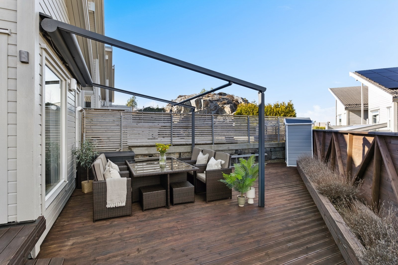 Pergola som kan benyttes på regnværsdager. Galleribilde