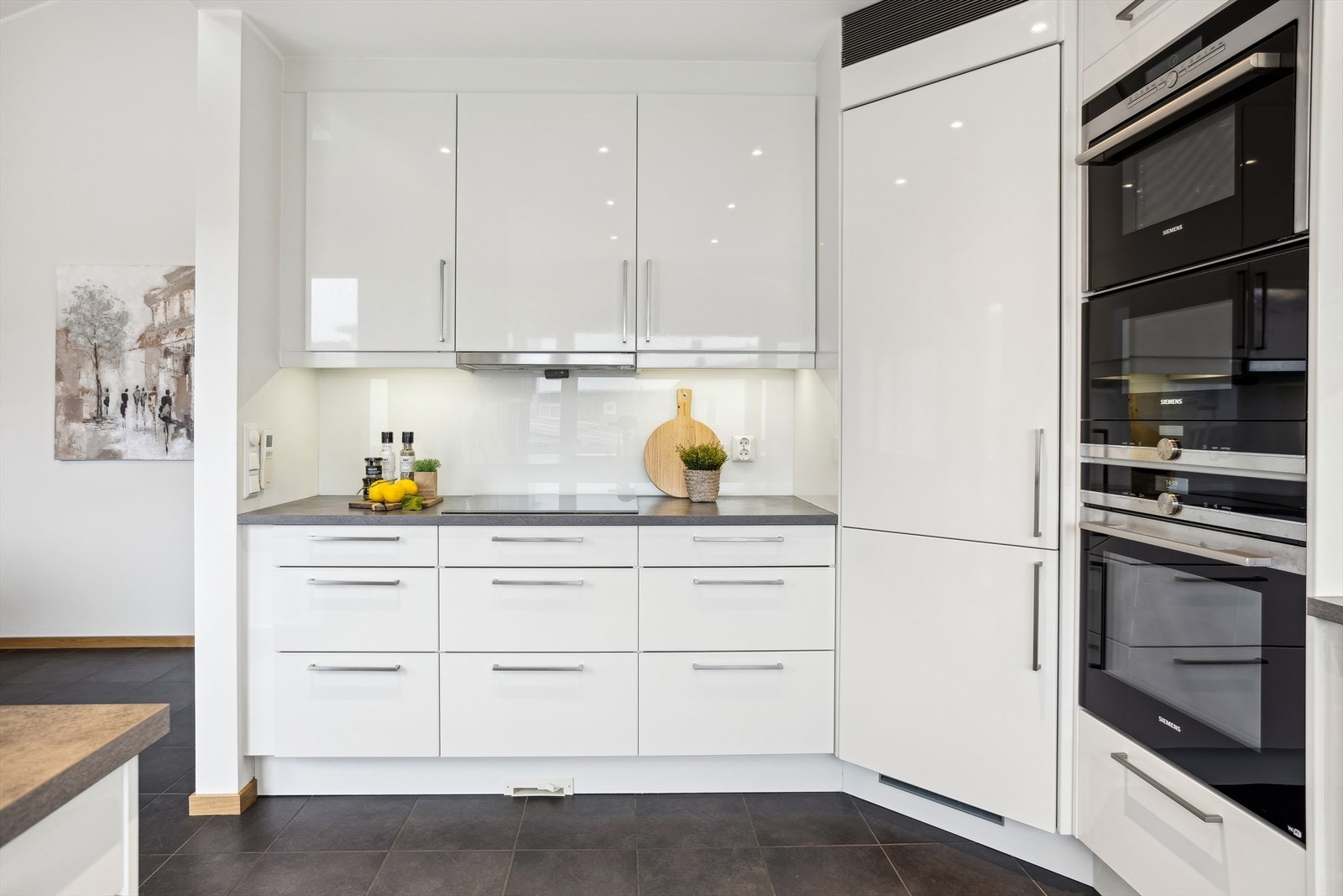 Varmekabler i fliser på gulvet er svært behagelig på de kalde dagene Galleribilde