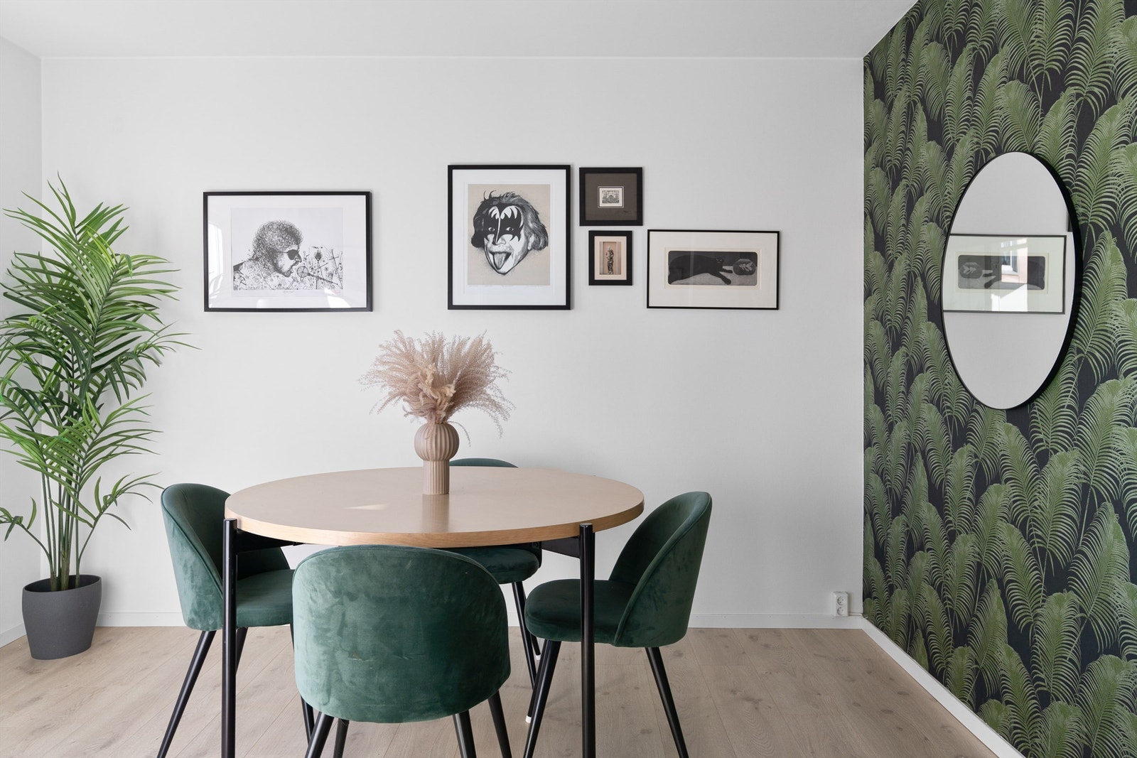 - God plass til en stor spisegruppe - Galleribilde