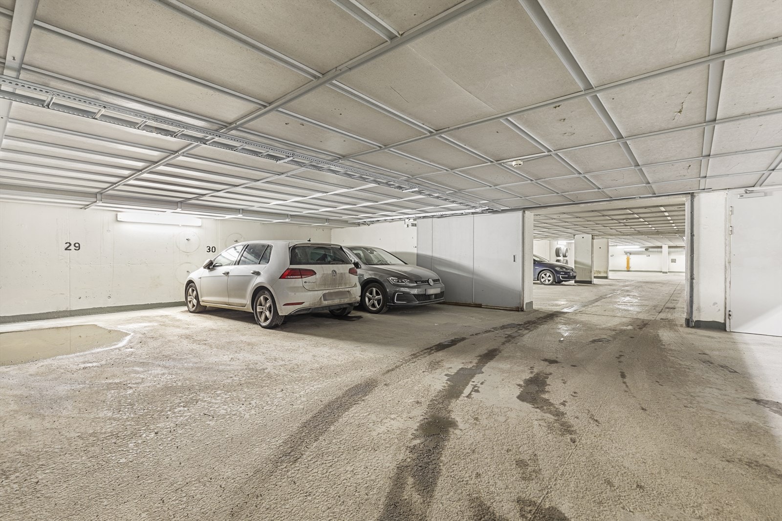 Parkeringsplass i garasje medfølger. Mulighet for lader til EL-bil. Galleribilde