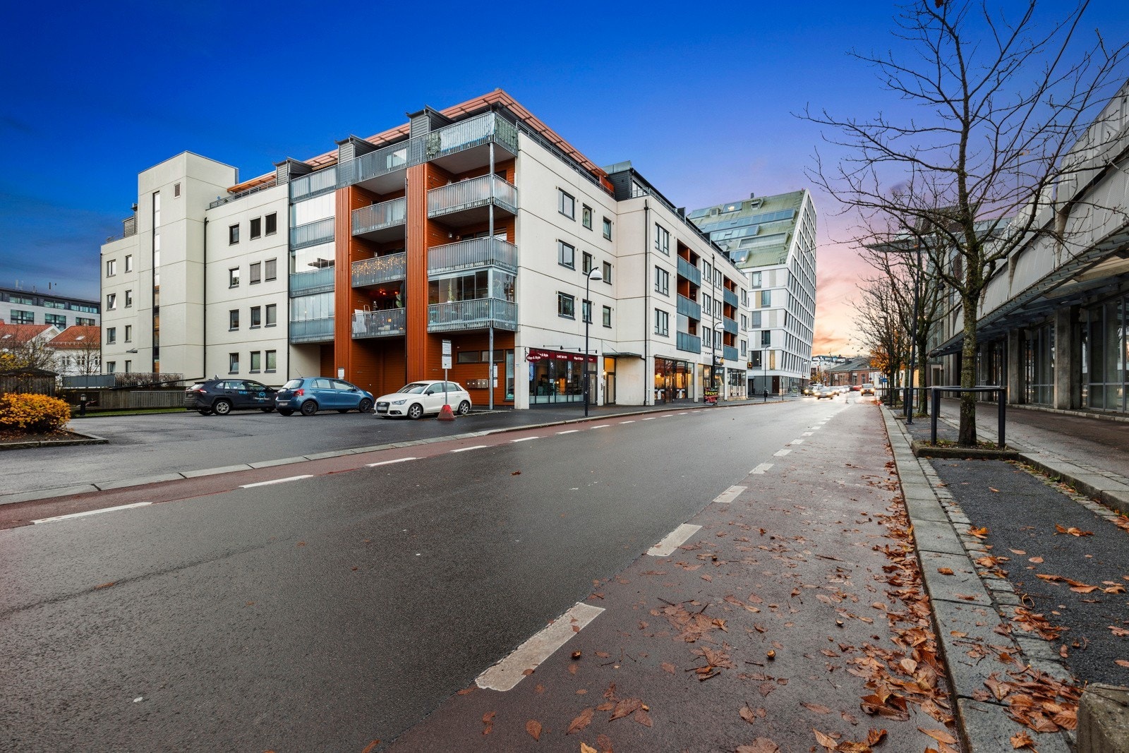 Det er også biloppstillingsplass for gjester. Galleribilde