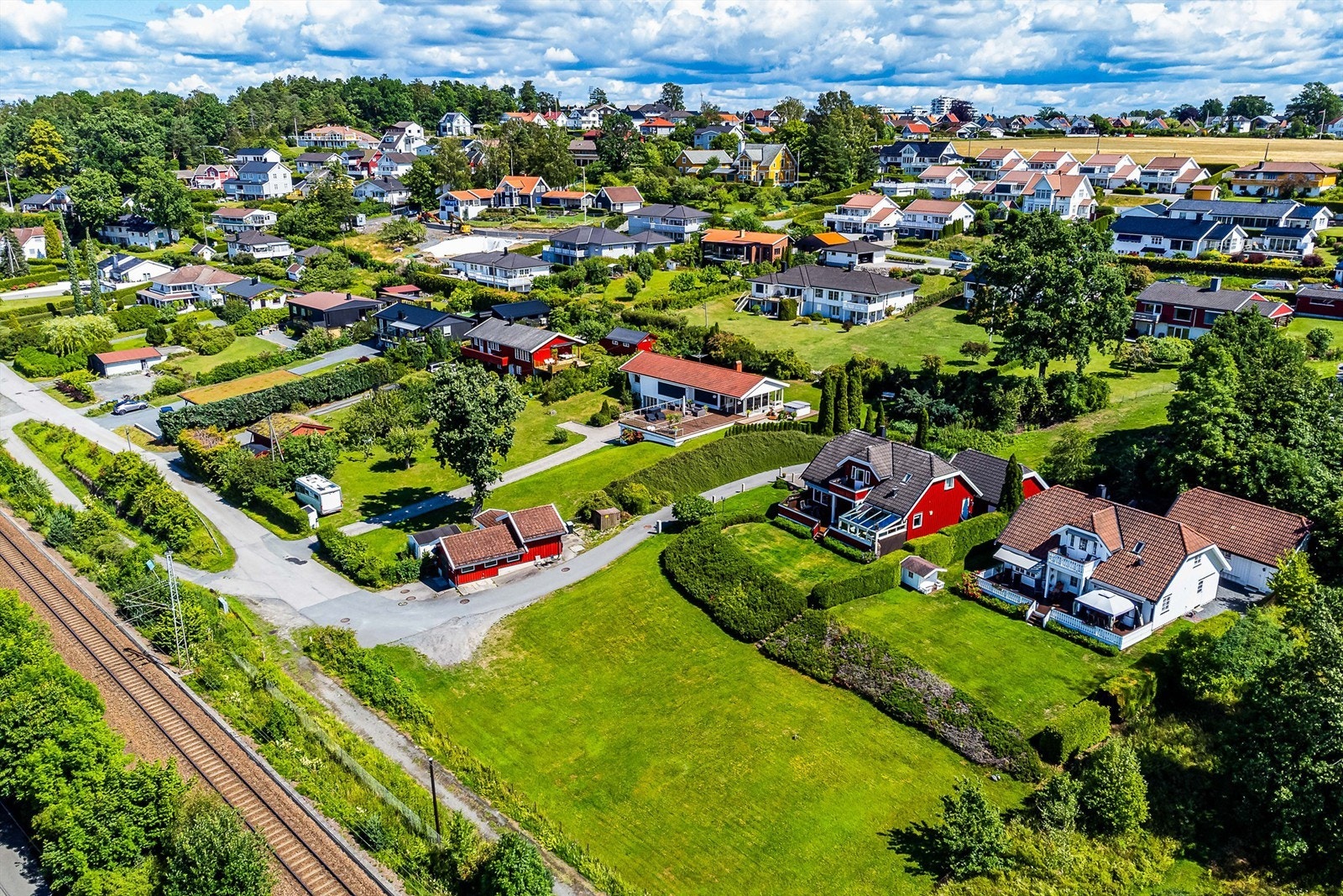 Tomten er en oppriktig sjelden og ikke minst spennende anledning til å bygge et nytt drømmehjem i ellers veletablerte omgivelser. Galleribilde