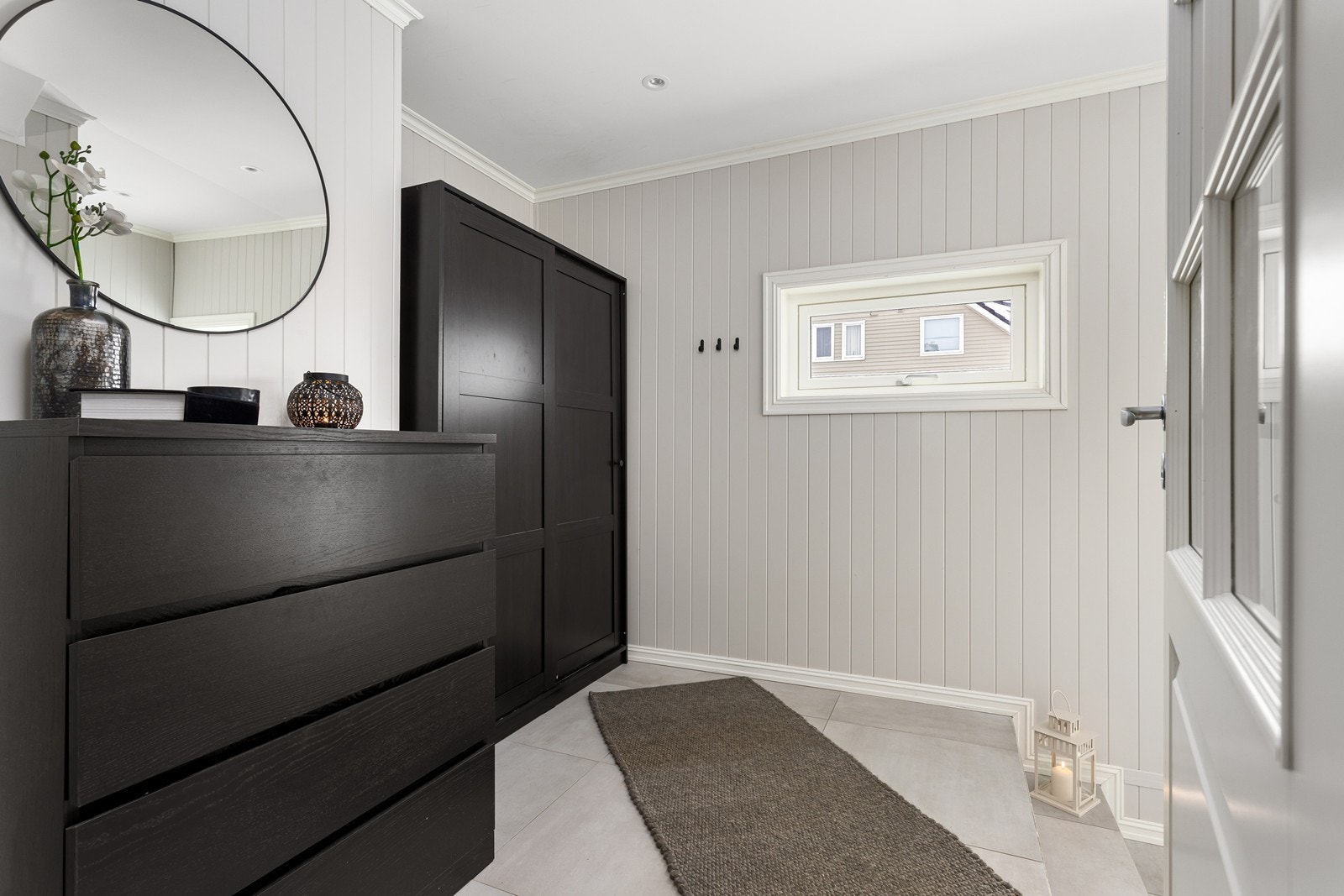 Godt med oppbevaring i gangen. Galleribilde