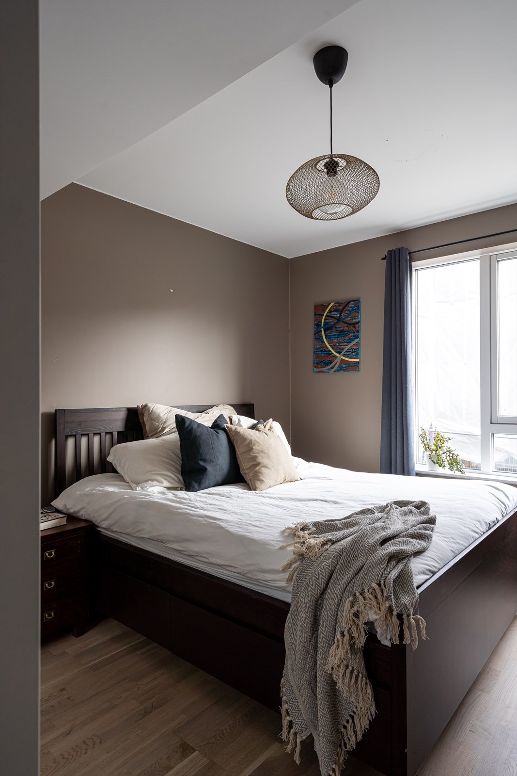 Boligen har tre soverom, hvor alle er av god størrelse og med gode møbleringsmuligheter. Galleribilde