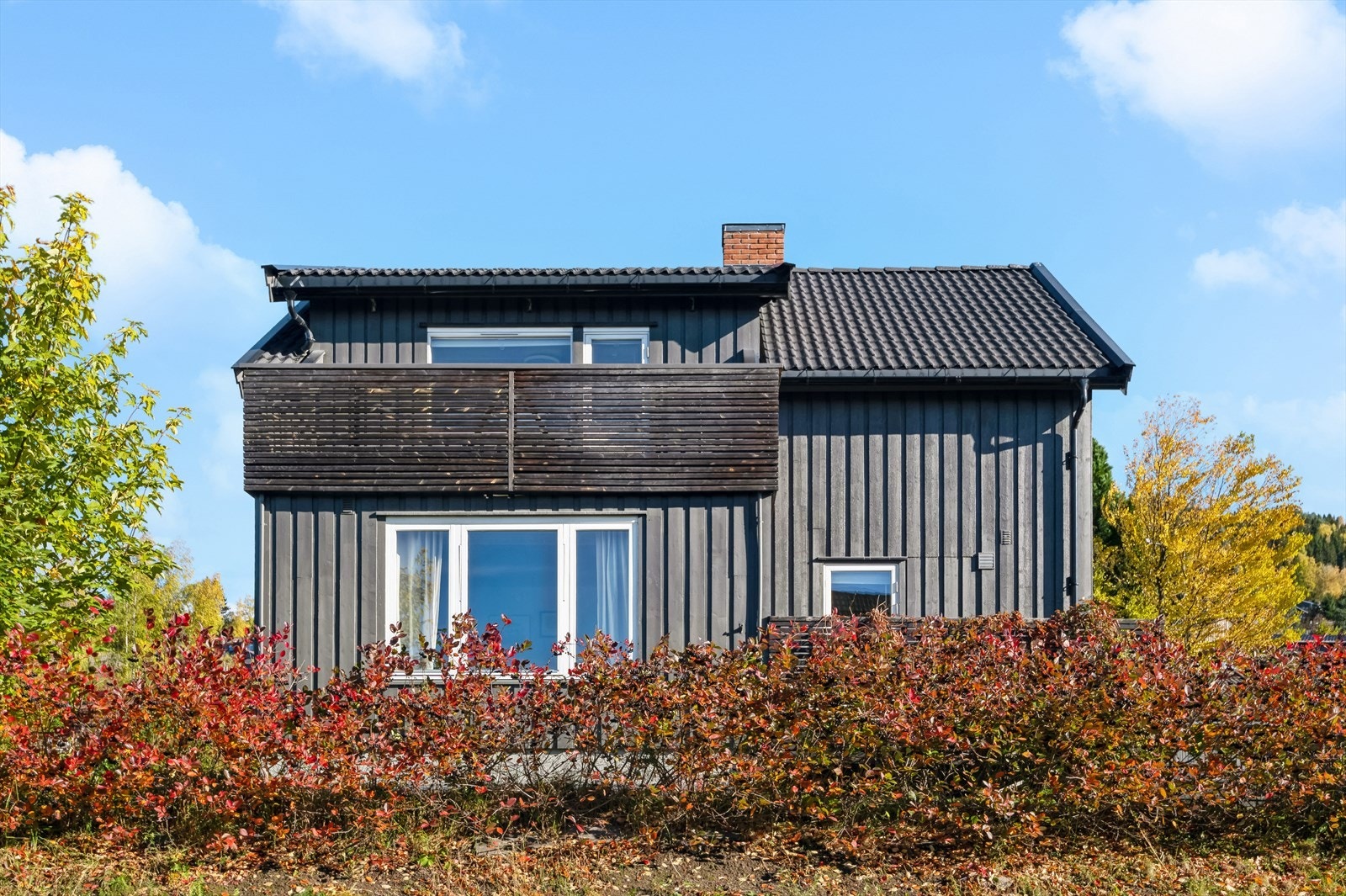 Balkong med utgang fra soverom i loftsetg. Galleribilde