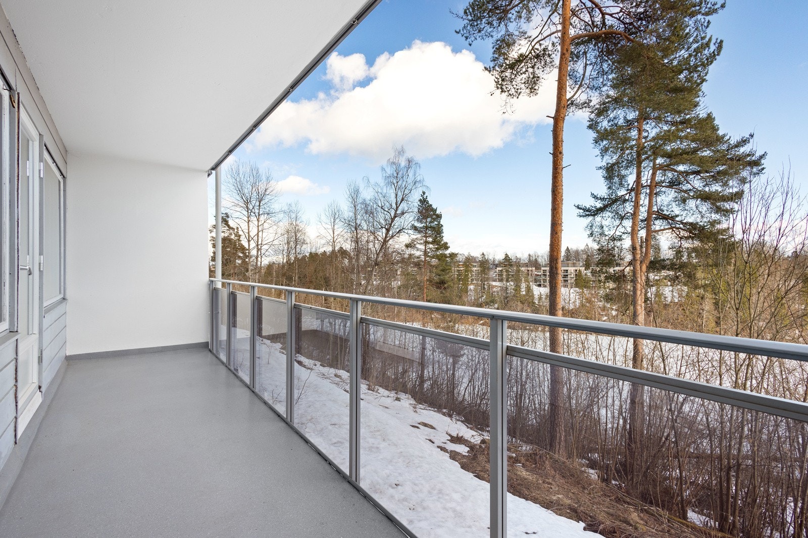 Fin utsikt ned til Bondivann fra balkongen. Galleribilde