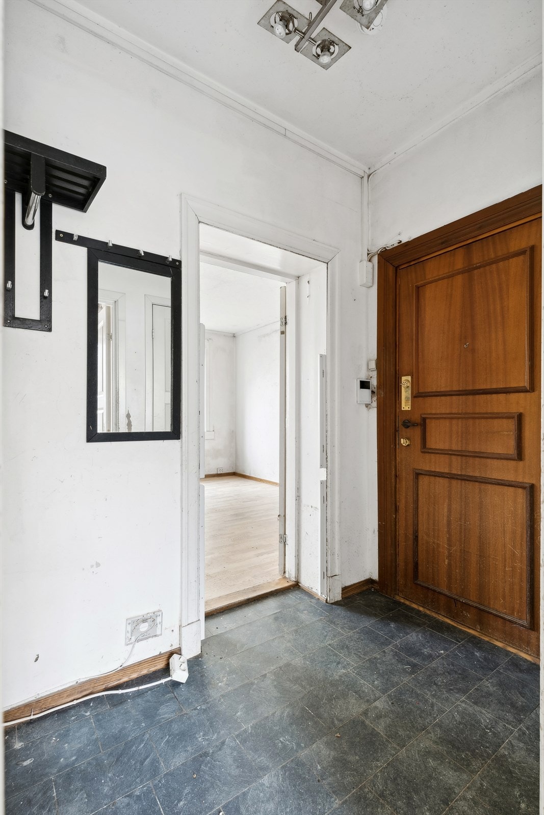 Det er oppbevaringsplass i innvendig kott og i 2 eksterne boder ( loft og kjeller) Galleribilde