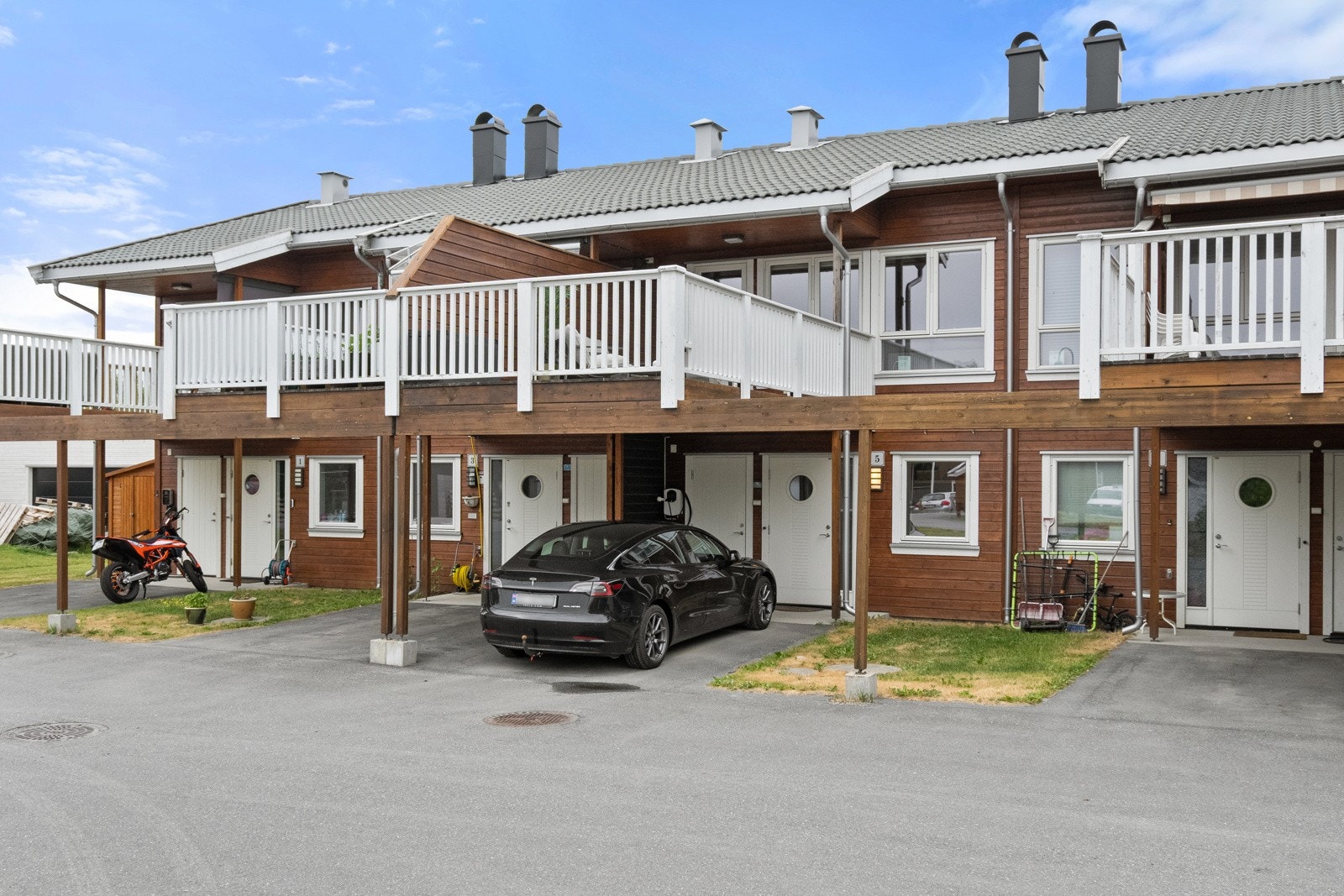 Velkommen til Vestlundveien 5, presentert av Schala & Partners ved Marcus Egeland, tlf. 98 03 91 50. Galleribilde