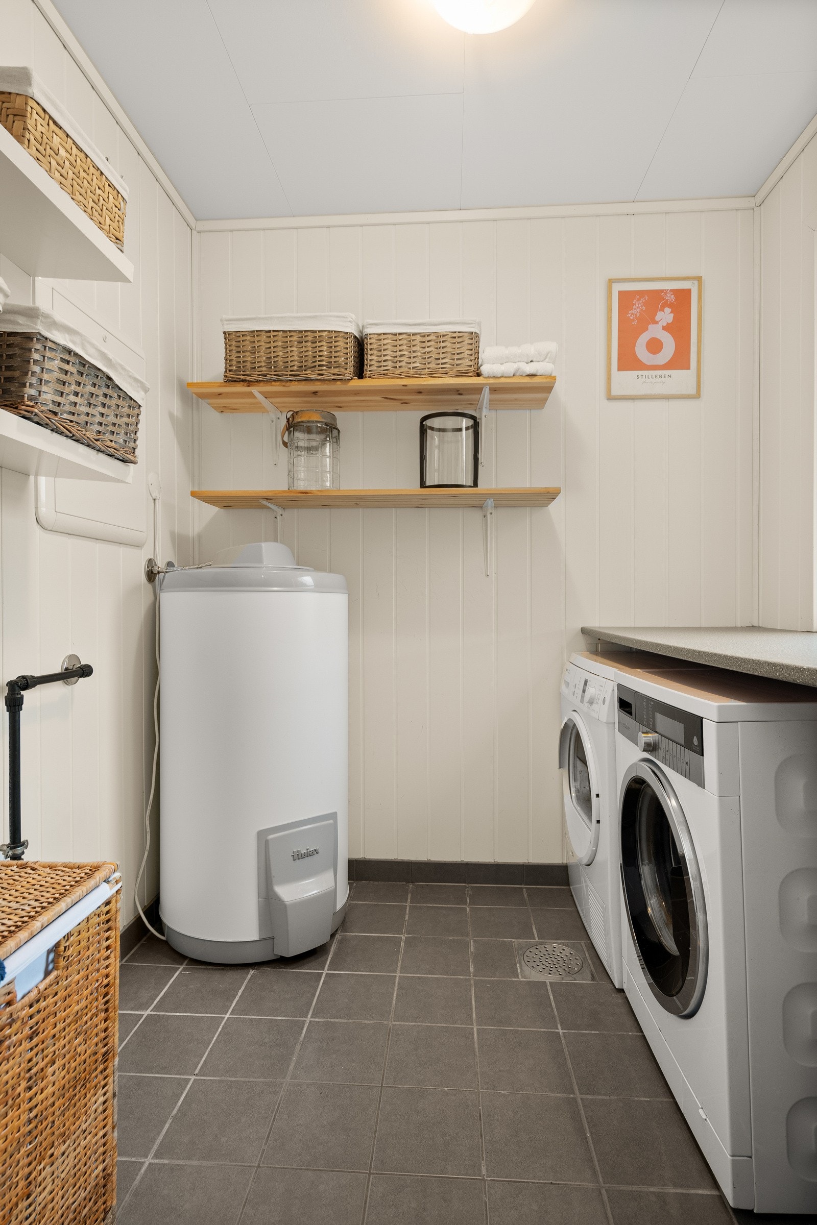 I tillegg har boligen separat vaskerom. Galleribilde