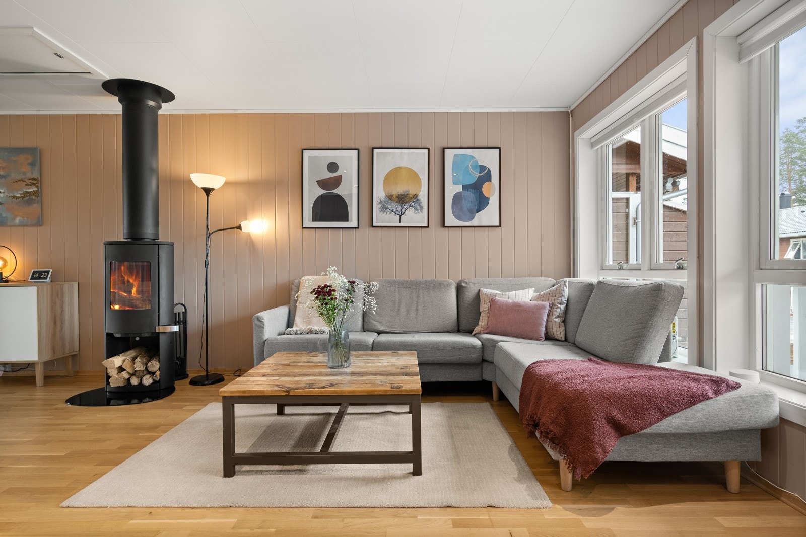 Boligens sosiale sone er innbydende og romslig. Galleribilde