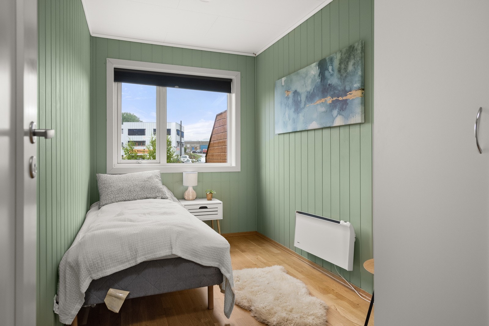 Det andre soverommet er også av god størrelse med plass til en seng og en oppbevaringsløsning. Galleribilde