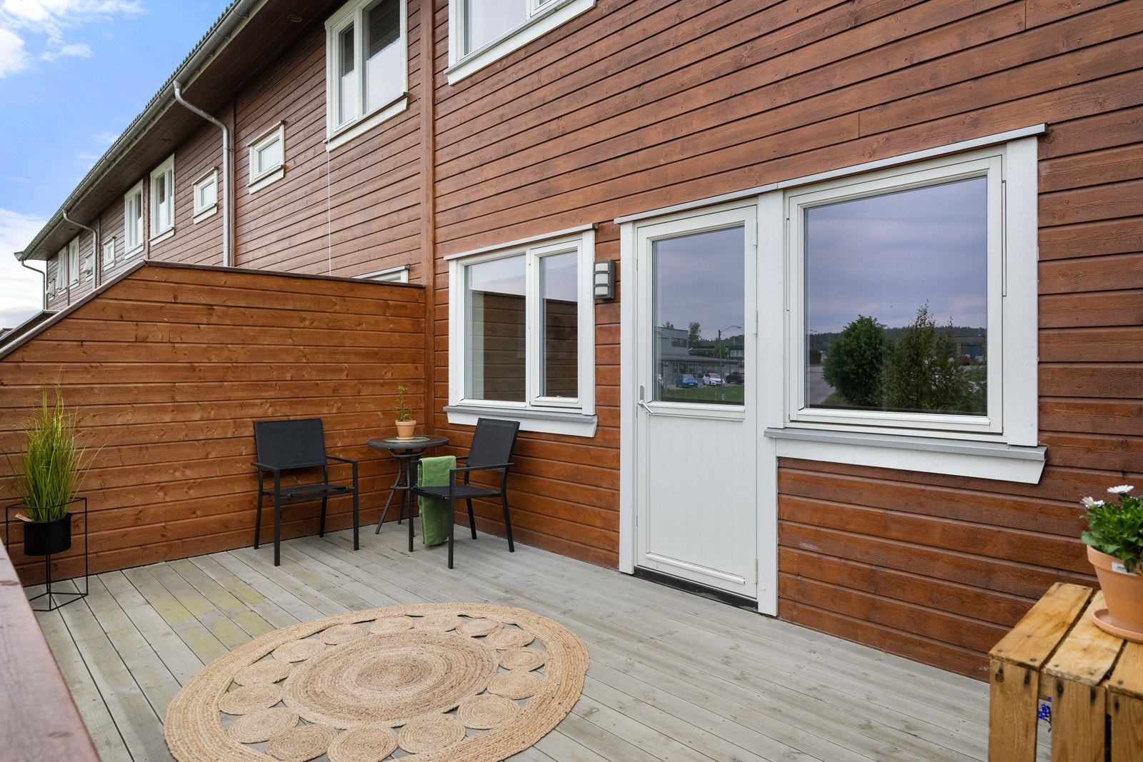 Hovedsoverommet har utgang til en herlig markterrasse på ca. 15 m². Galleribilde