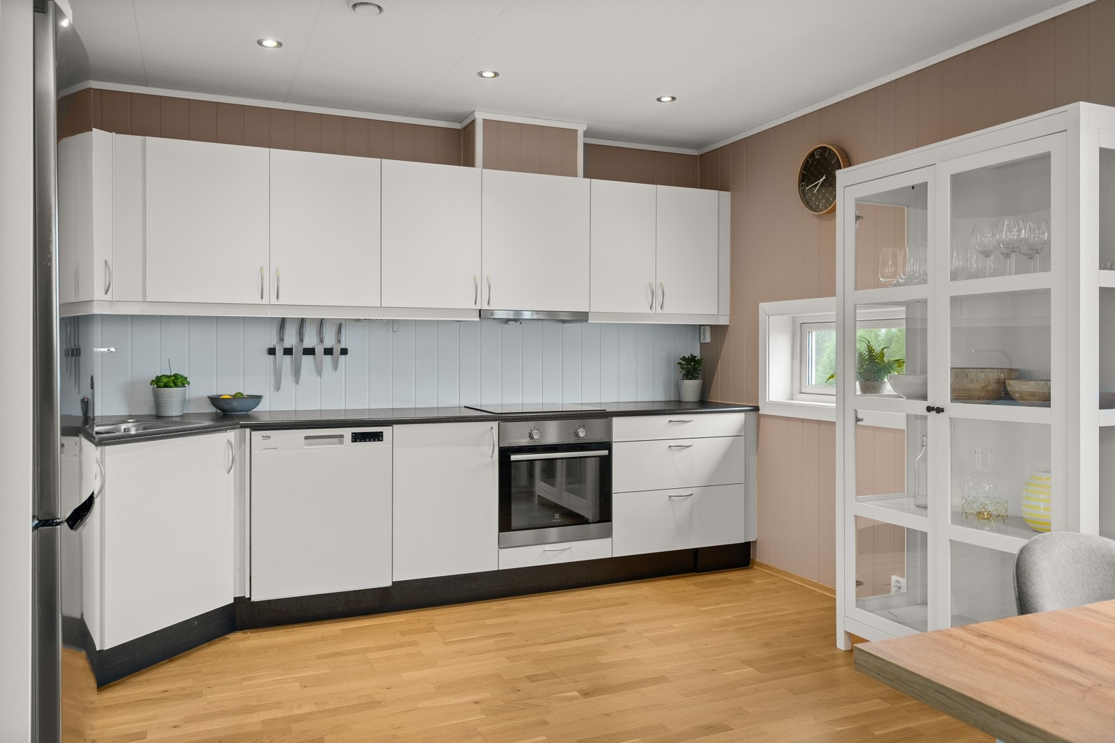 God oppbevaringsplass til kjøkkenredskaper. Galleribilde