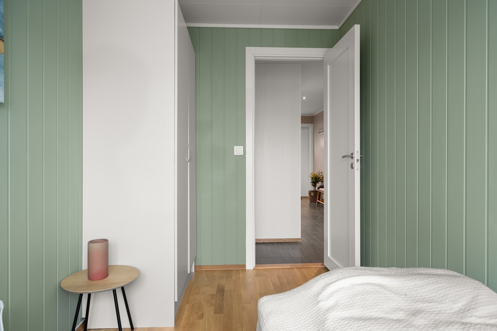 Garderobeskap på soverom medfølger. Galleribilde